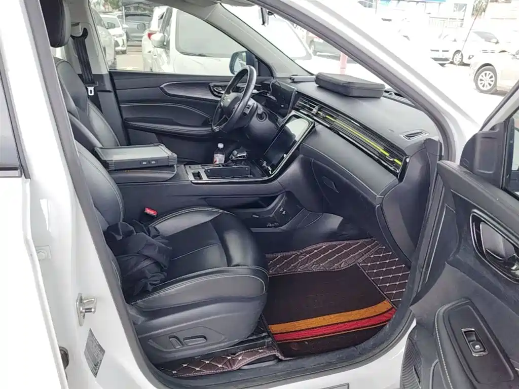 Roewe RX5 New Energy 2022 — фото 25