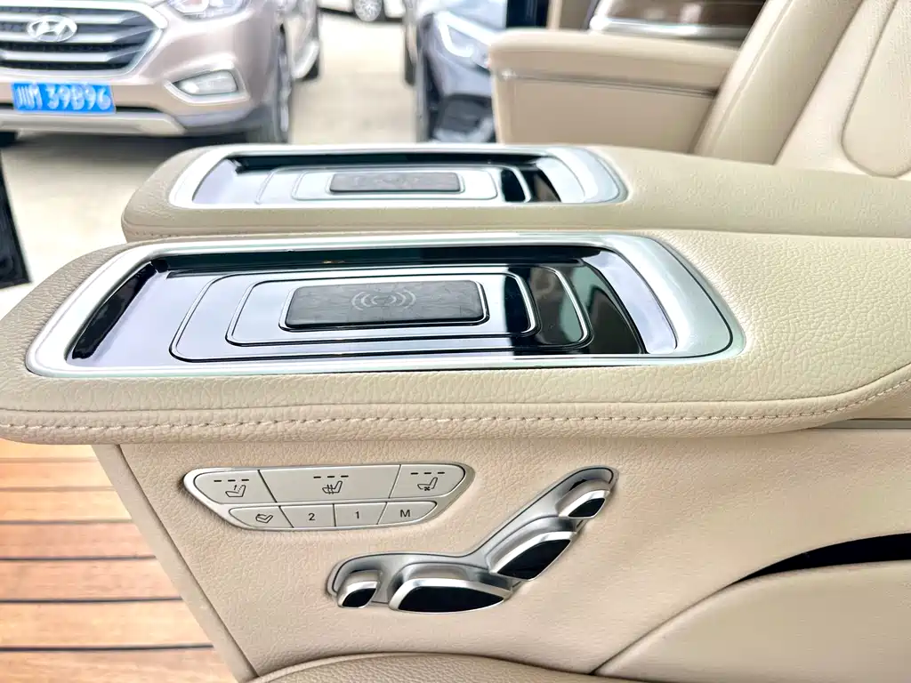 Mercedes-Benz V-Class 2022 — фото 12