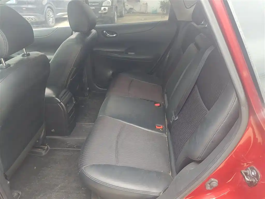 Nissan Tiida 2015 — фото 17