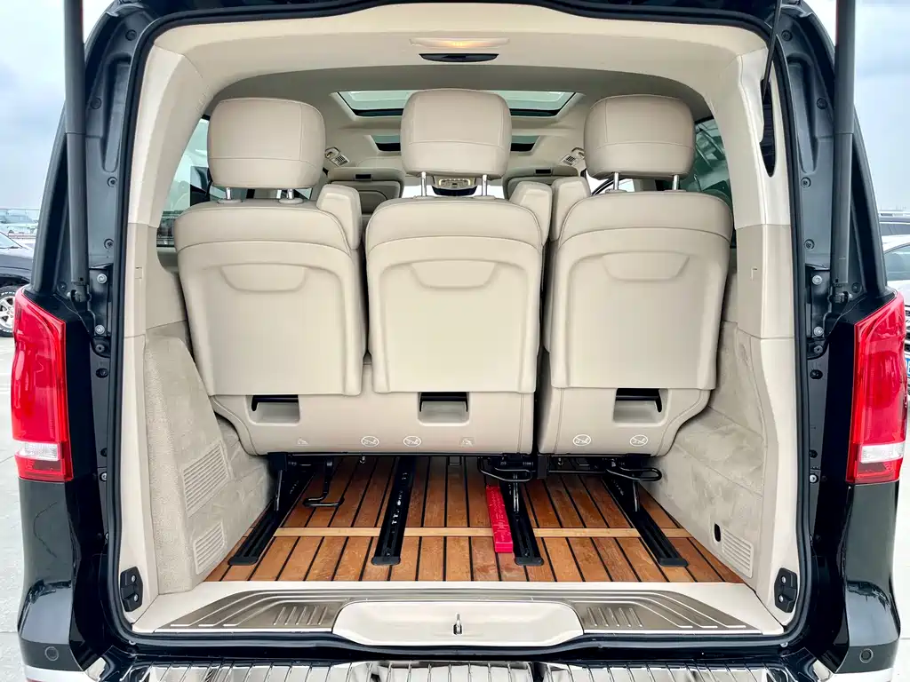 Mercedes-Benz V-Class 2022 — фото 19