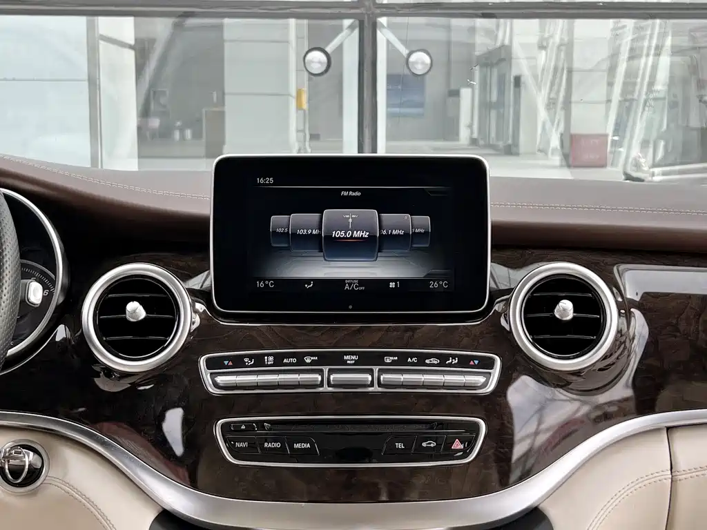 Mercedes-Benz V-Class 2020 — фото 12