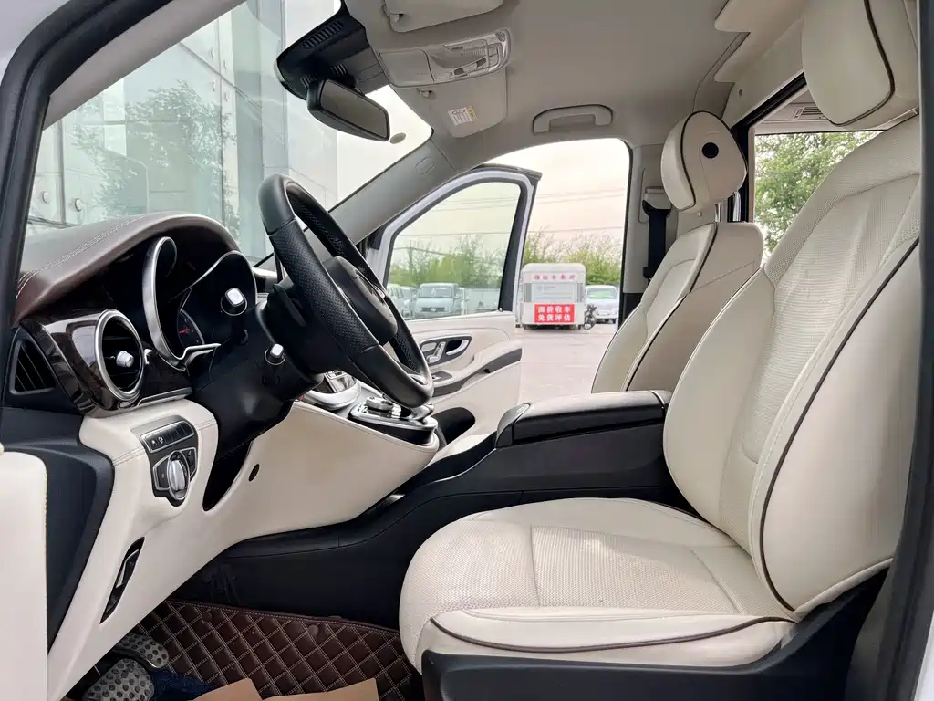 Mercedes-Benz V-Class 2020 — фото 19