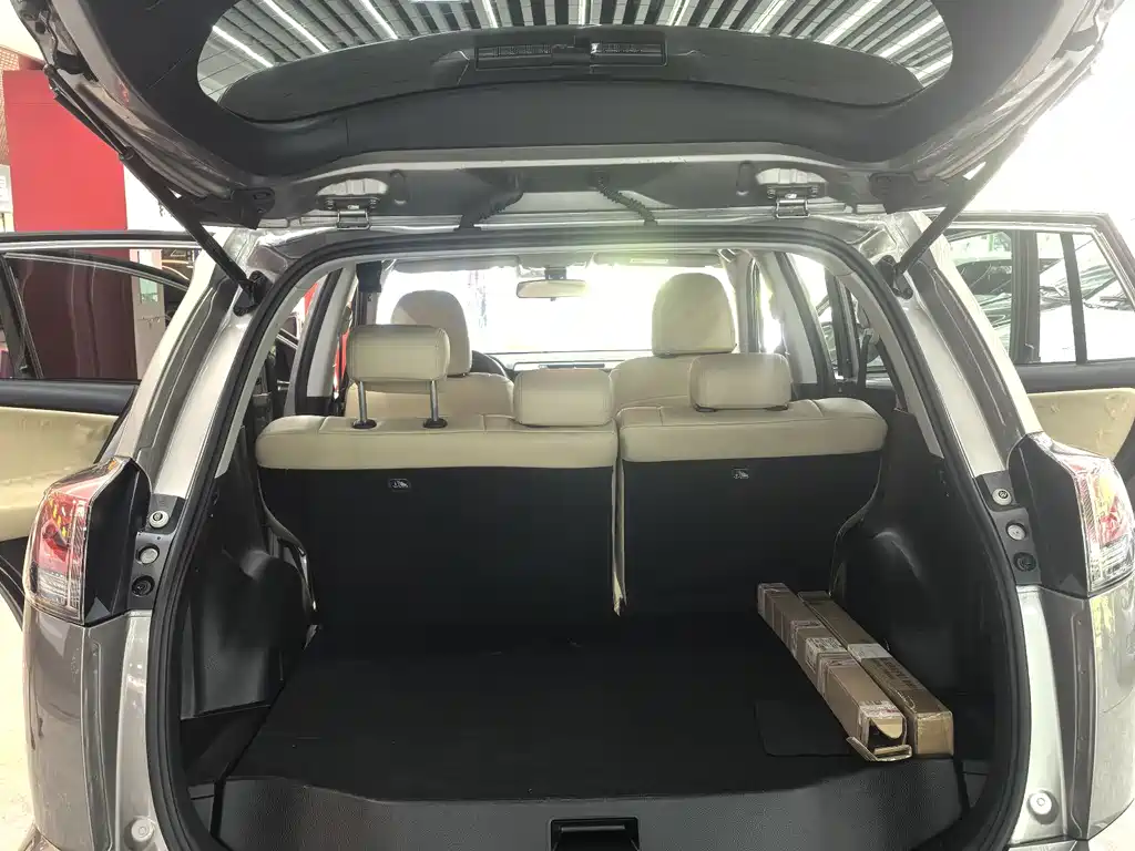 Toyota RAV4 2017 — фото 23