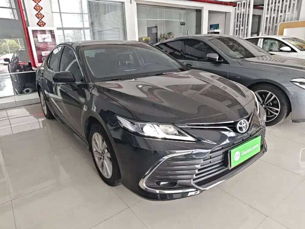Toyota Camry 2023 — фото 4
