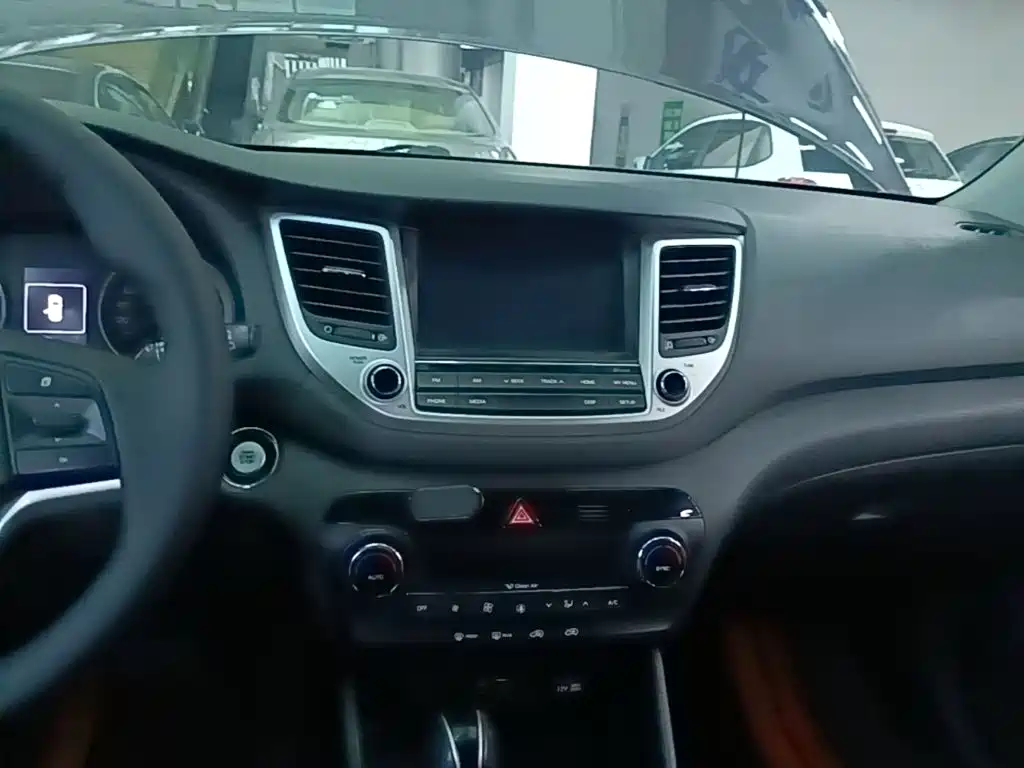 Hyundai Tucson 2017 — фото 13