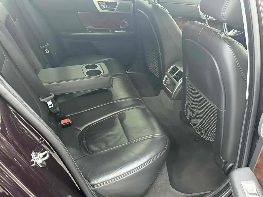 Jaguar XF 2014 — фото 10