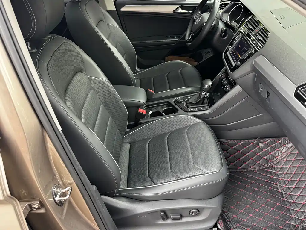 Volkswagen Tiguan L 2017 — фото 12