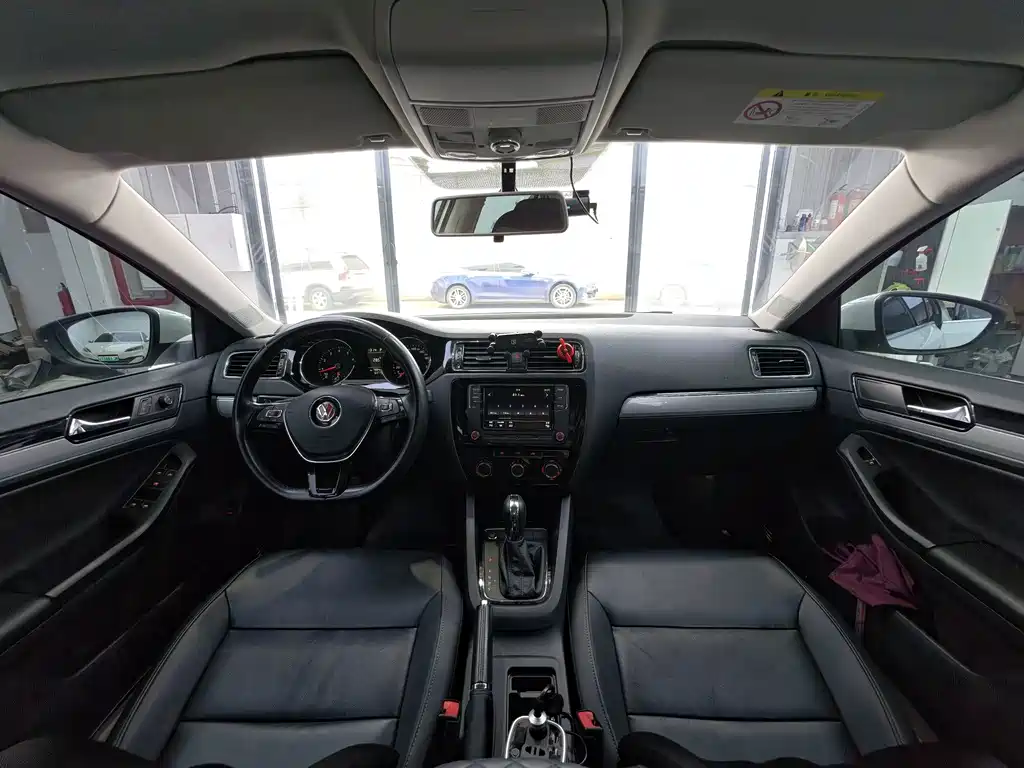 Volkswagen Sagitar 2016