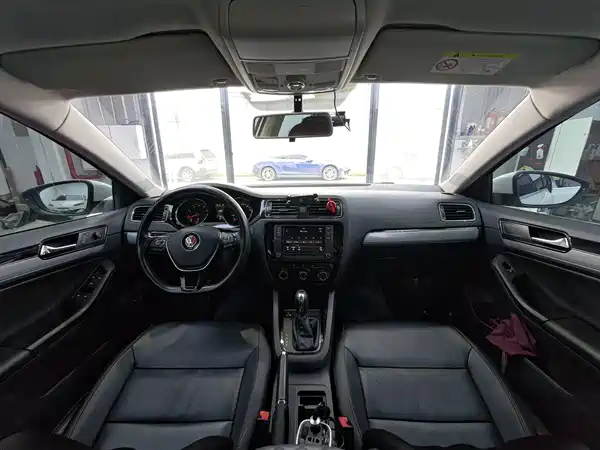 Volkswagen Sagitar 2016