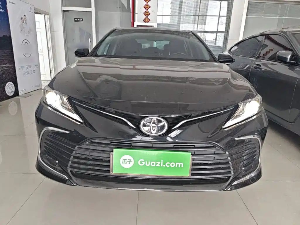 Toyota Camry 2023 — фото 3