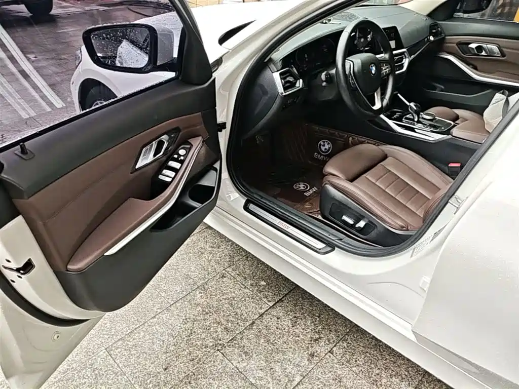 BMW 3 Series 2019 — фото 12