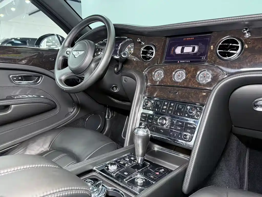 Bentley Mulsanne 2015 — фото 12