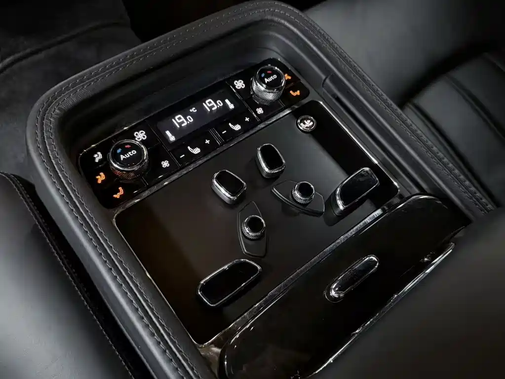 Bentley Mulsanne 2015 — фото 16