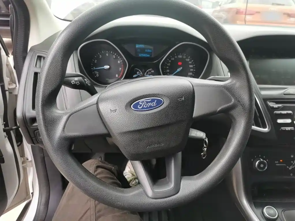Ford Focus 2018 — фото 11