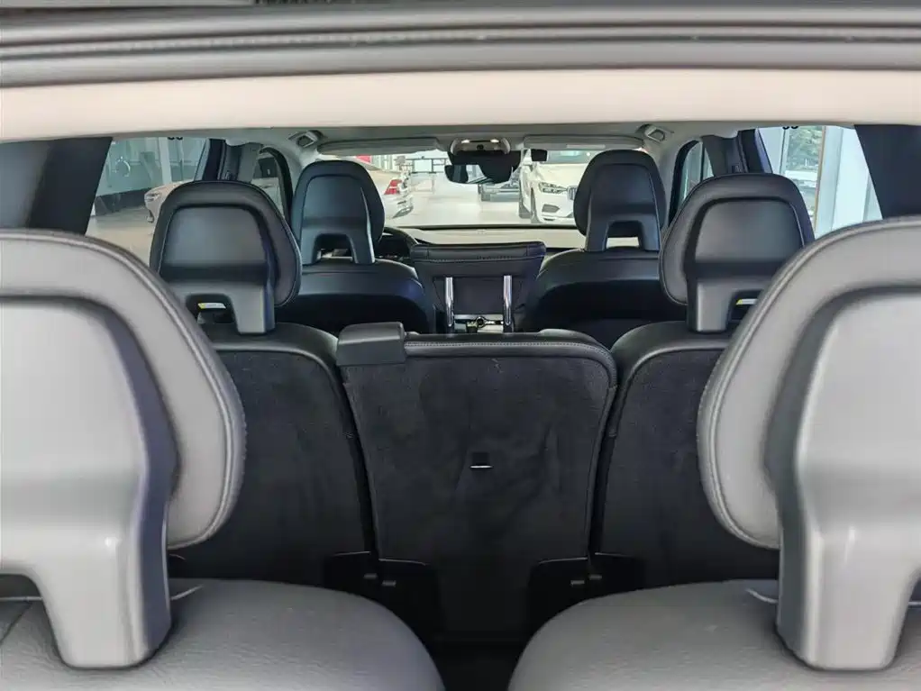 Volvo XC90 2017 — фото 15
