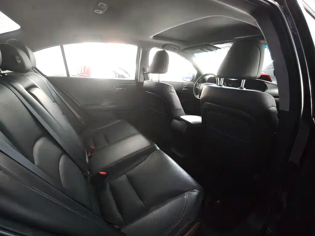 Honda Accord 2016 — фото 11