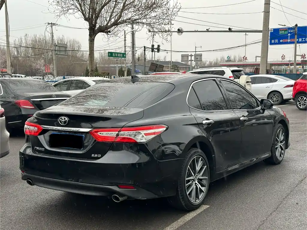 Toyota Camry 2022 — фото 13