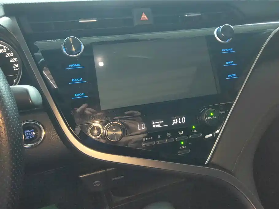 Toyota Camry 2020 — фото 13