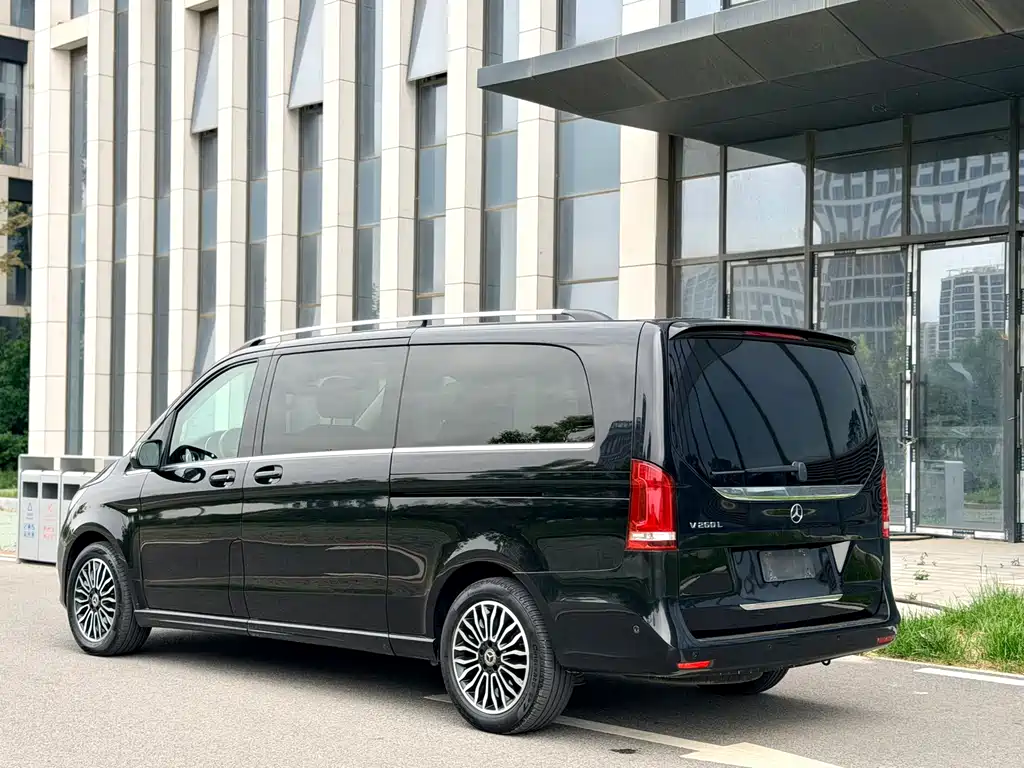 Mercedes-Benz V-Class 2018 — фото 21