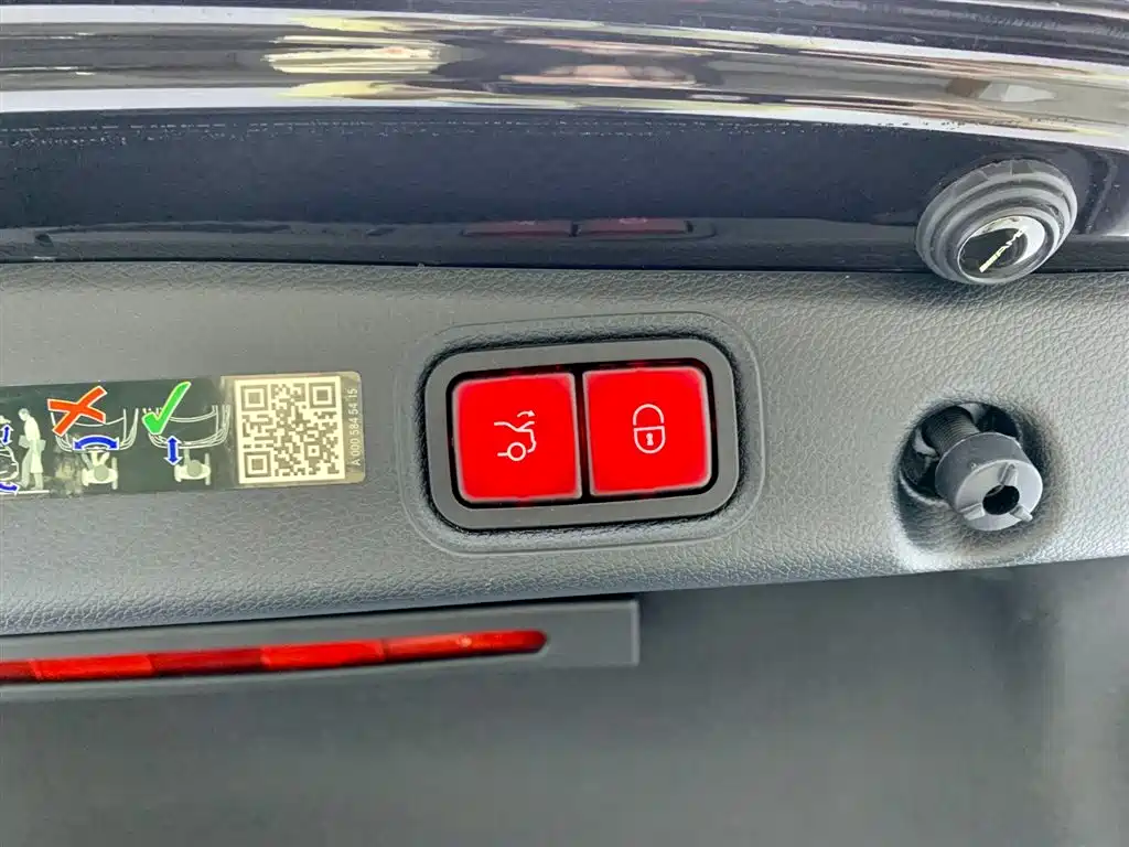 Mercedes-Benz E-Class 2023 — фото 9