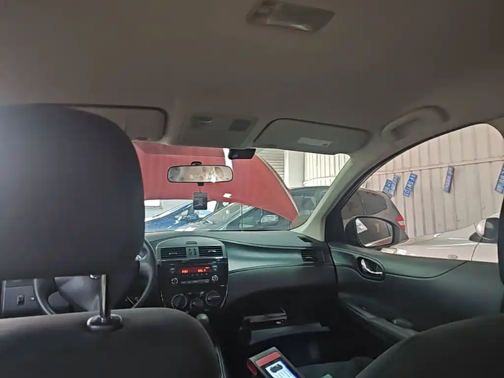 Nissan Tiida 2015 — фото 18