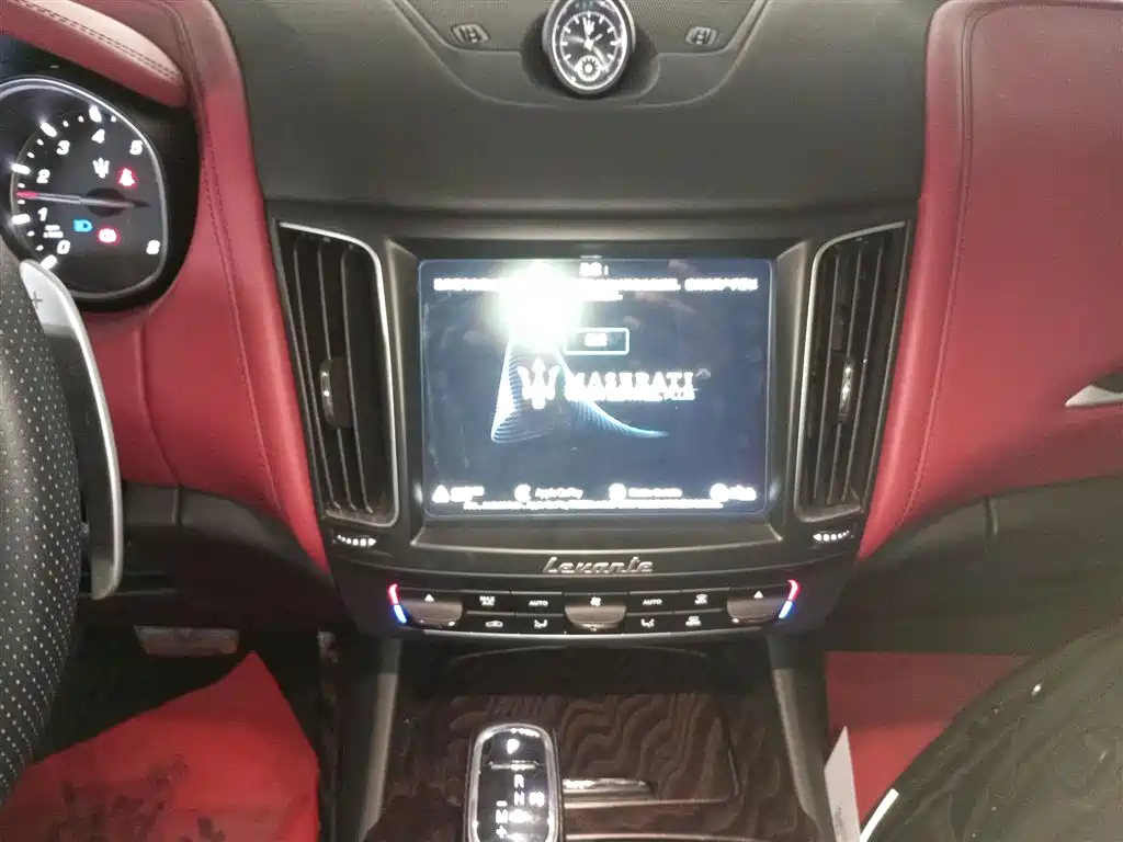 Maserati Levante 2021 — фото 13