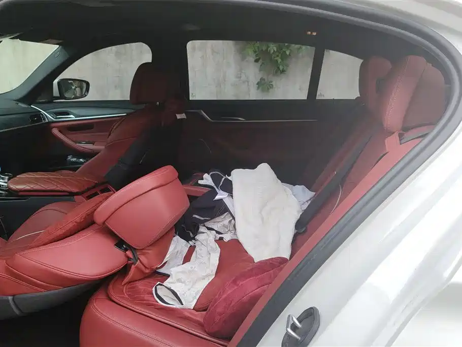 BMW 5 Series 2023 — фото 10