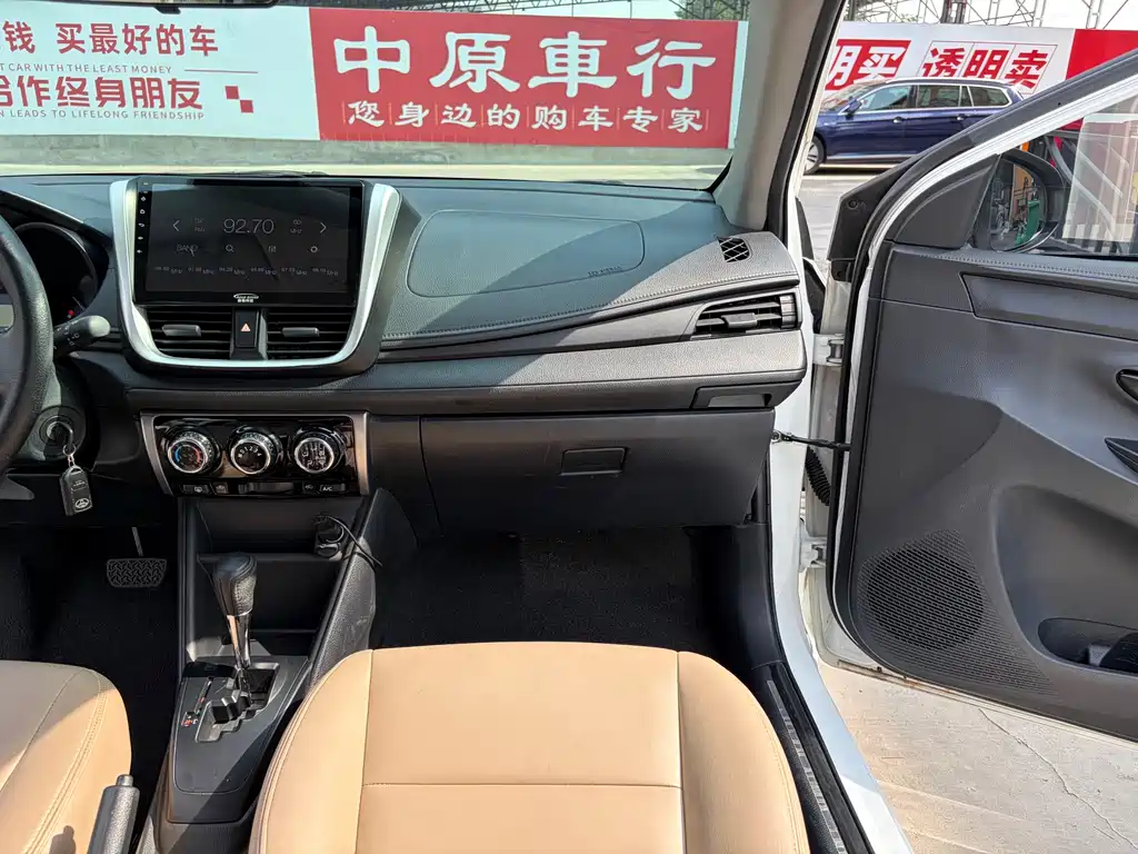 Toyota Yaris L 2019 — фото 11