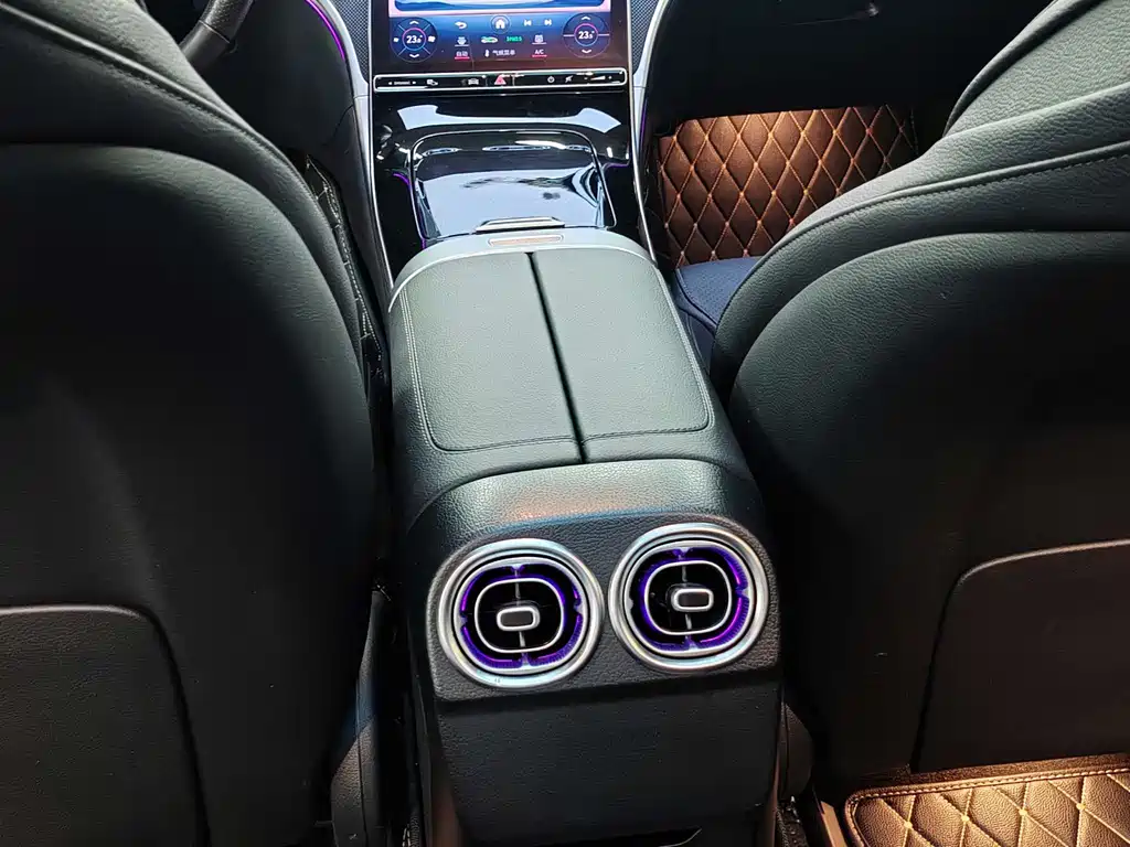 Mercedes-Benz C-Class 2023 — фото 10