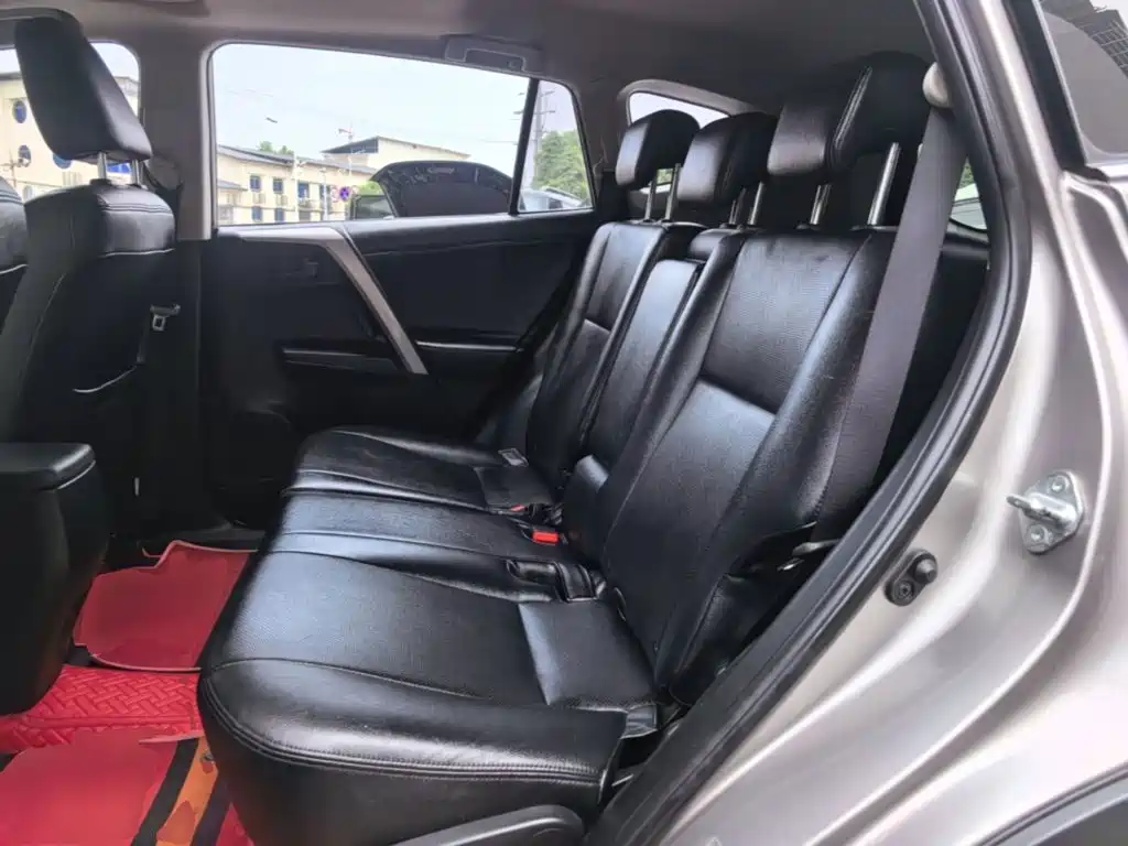 Toyota RAV4 2018 — фото 17