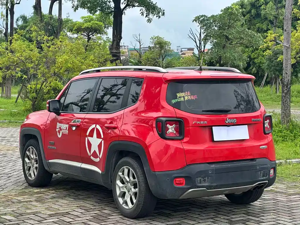 Jeep Renegade 2016 — фото 11