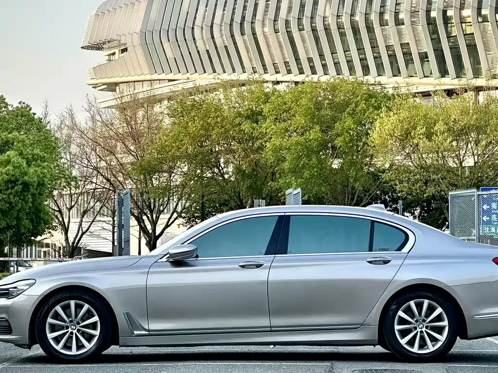 BMW 7 Series 2017 — фото 3