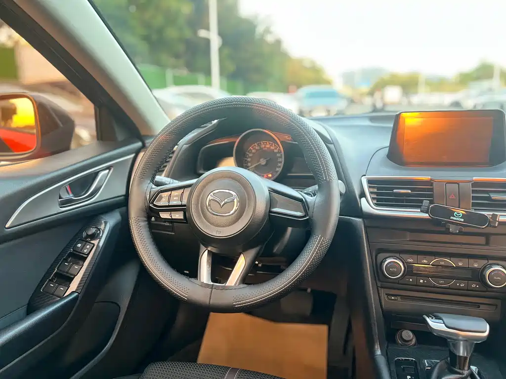 Mazda 3 Axela 2017 — фото 10