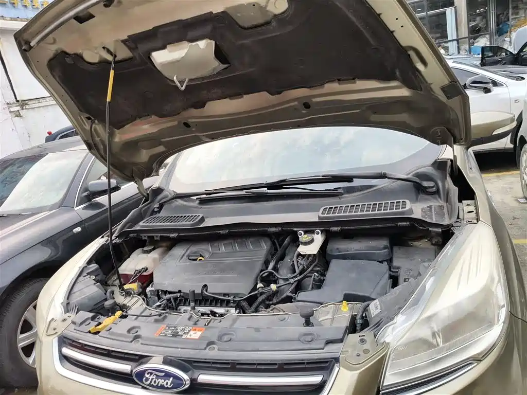 Ford Kuga 2015 — фото 16