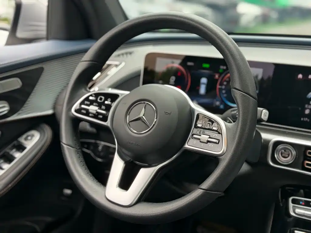 Mercedes-Benz EQC 2020 — фото 9