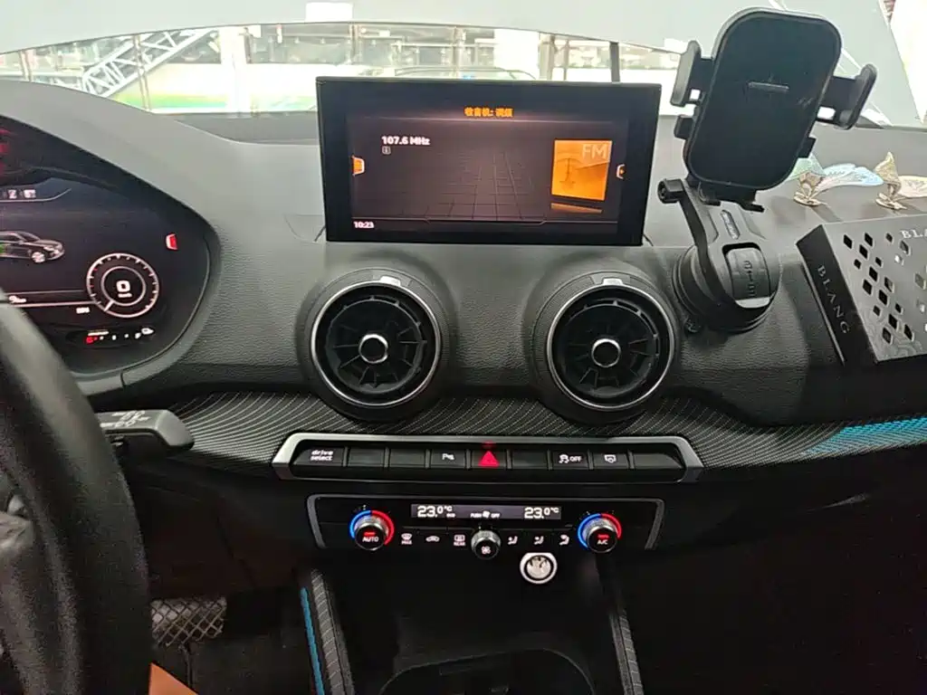 Audi Q2L E-Tron 2021 — фото 13