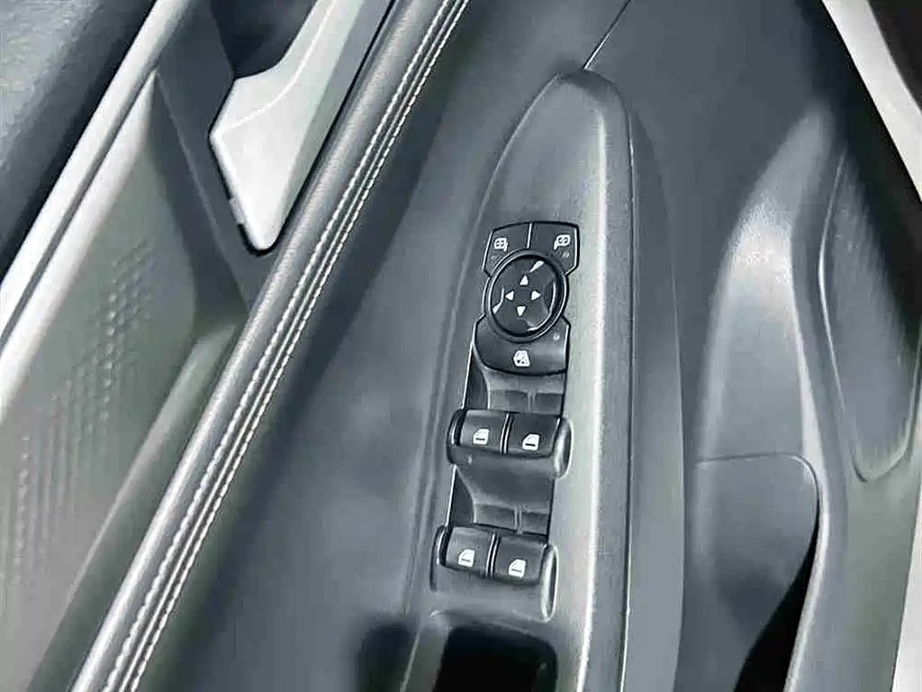 Ford Escort 2021 — фото 13