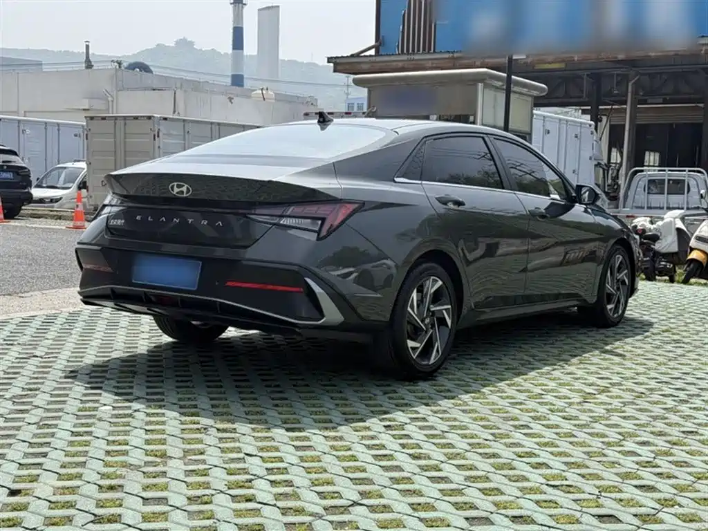 Hyundai Elantra 2024 — фото 15