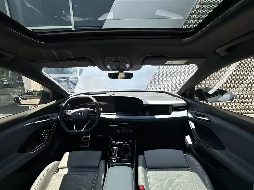 Audi Q6L e-tron 2025 — фото 13