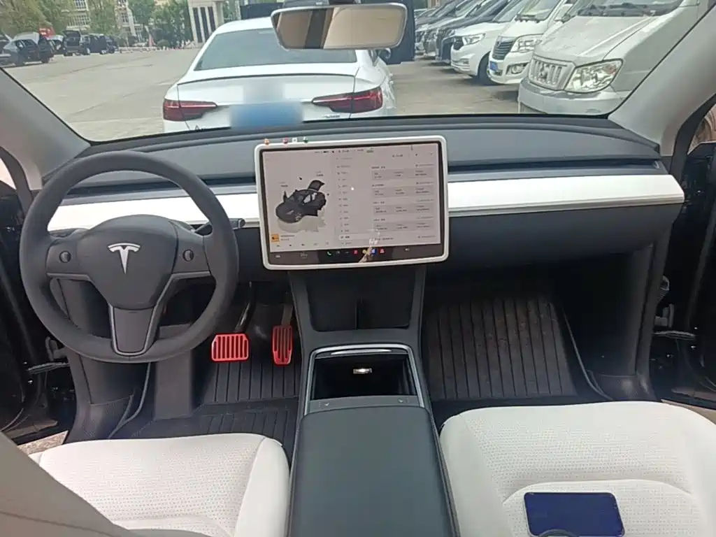 Tesla Model Y 2023 — фото 10