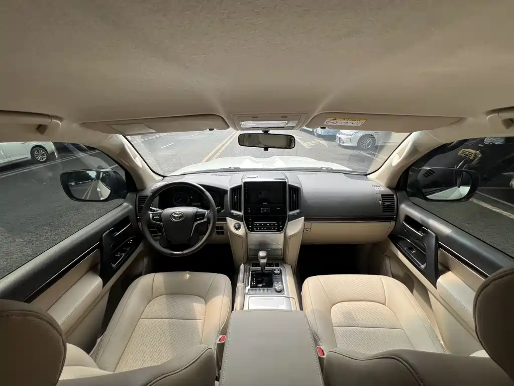 Toyota Land Cruiser 2020 — фото 11