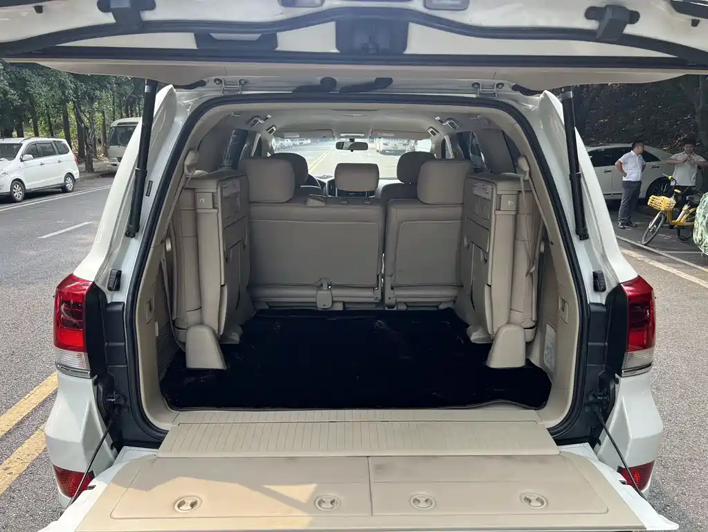 Toyota Land Cruiser 2020 — фото 15