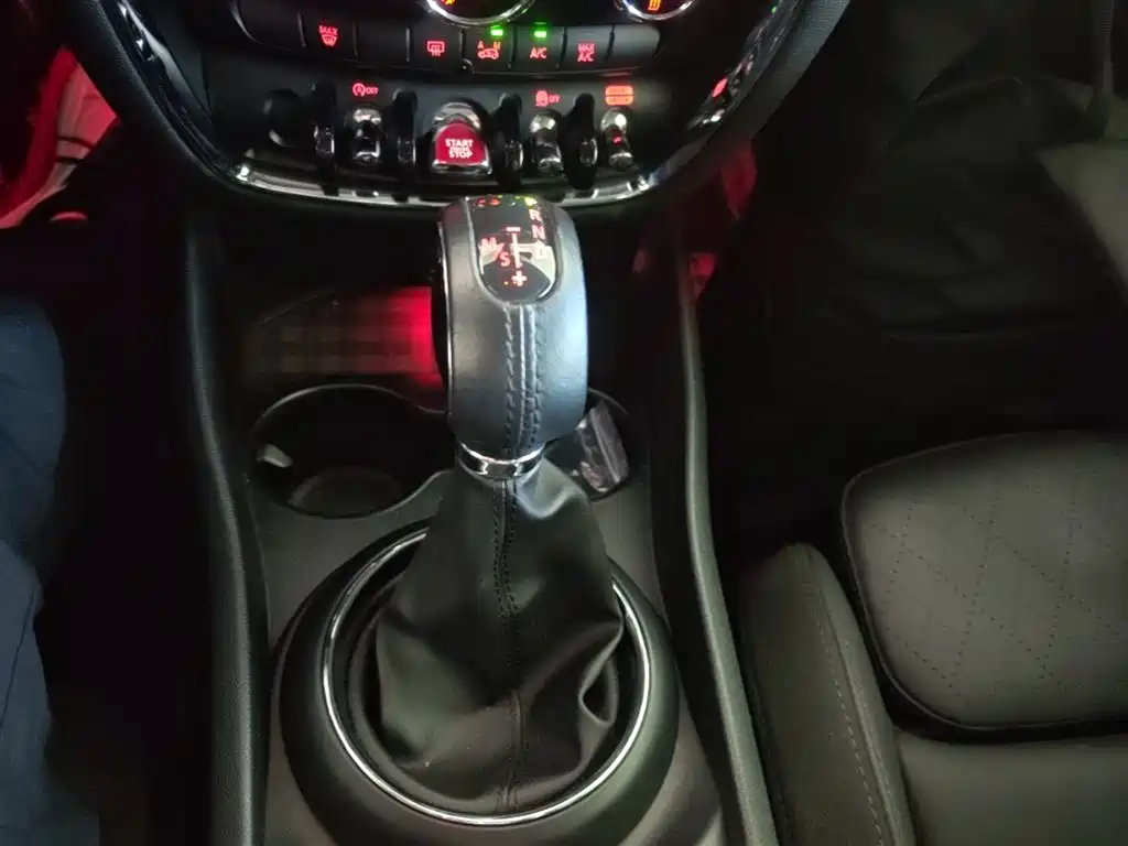 MINI Clubman 2018 — фото 14