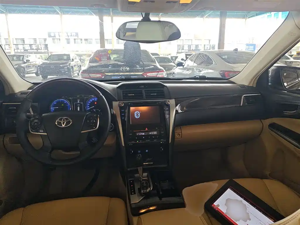 Toyota Camry 2016 — фото 6