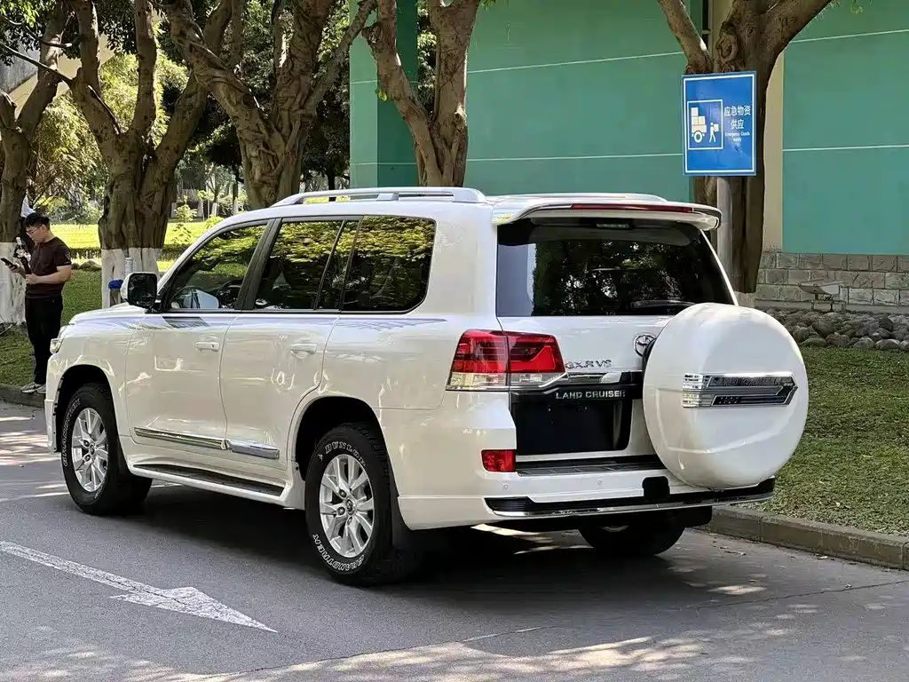 Toyota Land Cruiser 2019 — фото 3
