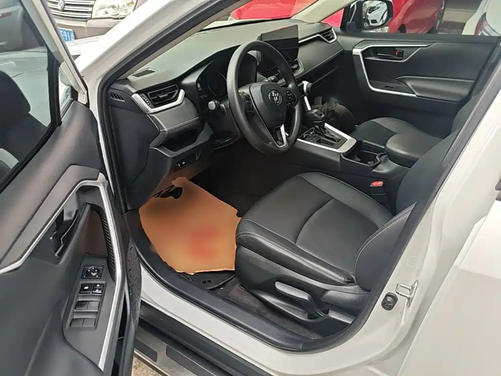 Toyota RAV4 2023 — фото 16