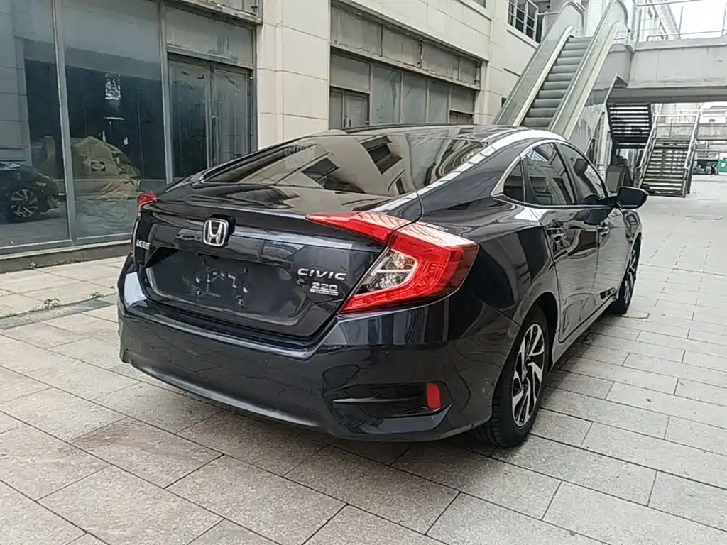 Honda Civic 2018 — фото 7