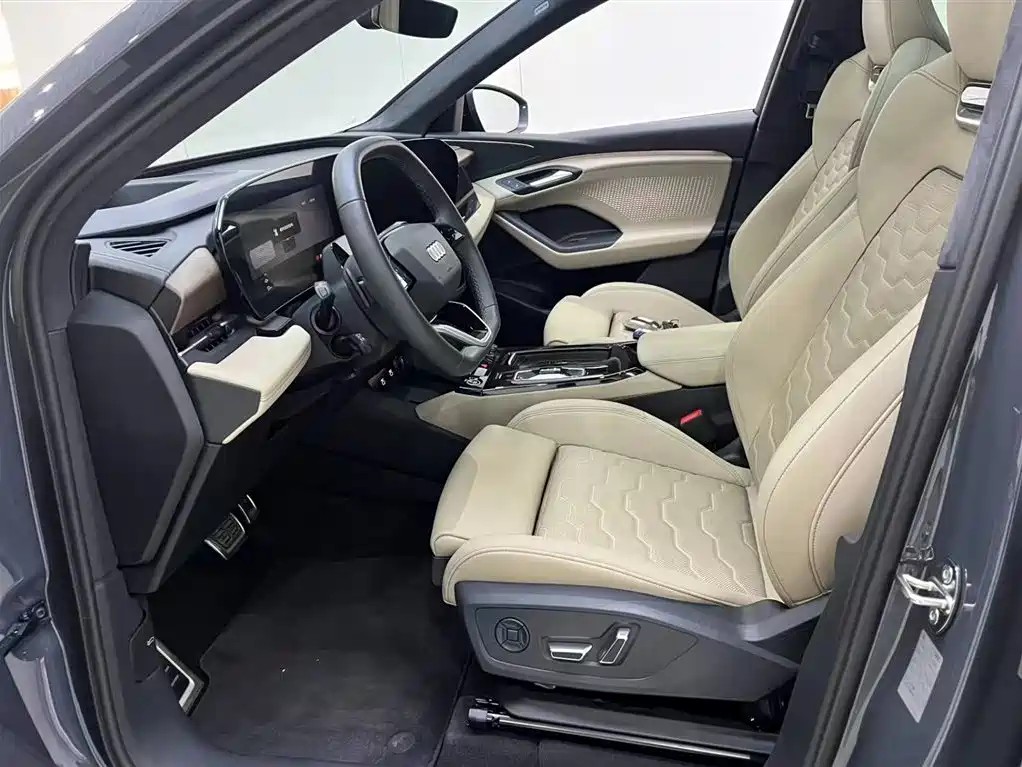 Audi Q6L e-tron 2025 — фото 13