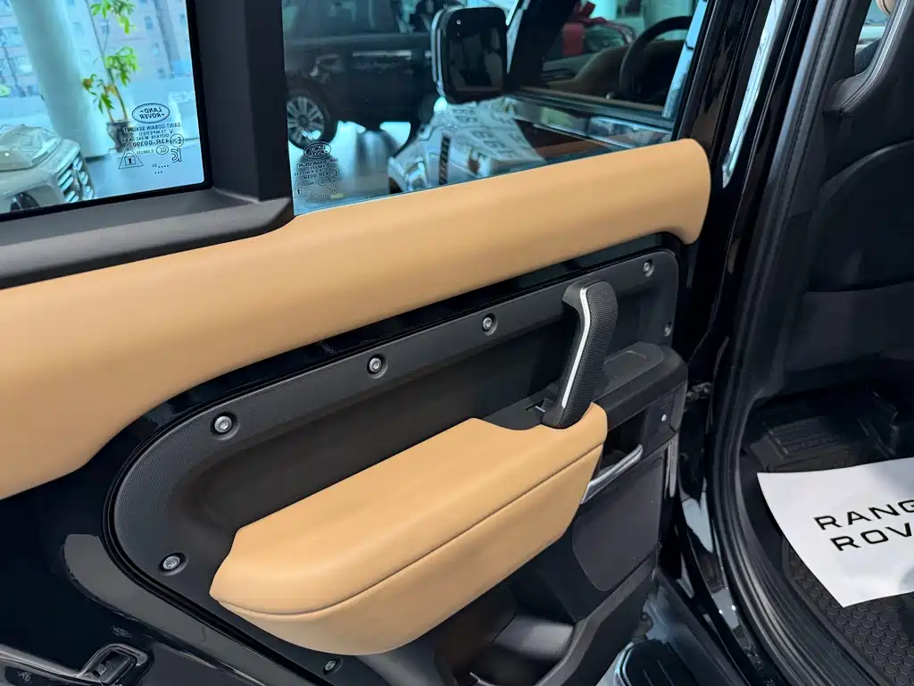 Land Rover Defender 2026 — фото 15