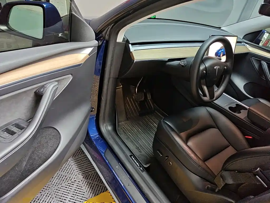 Tesla Model Y 2023 — фото 16